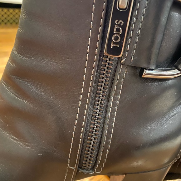 Tods black leather booty (ankle boot) - Picture 5 of 10